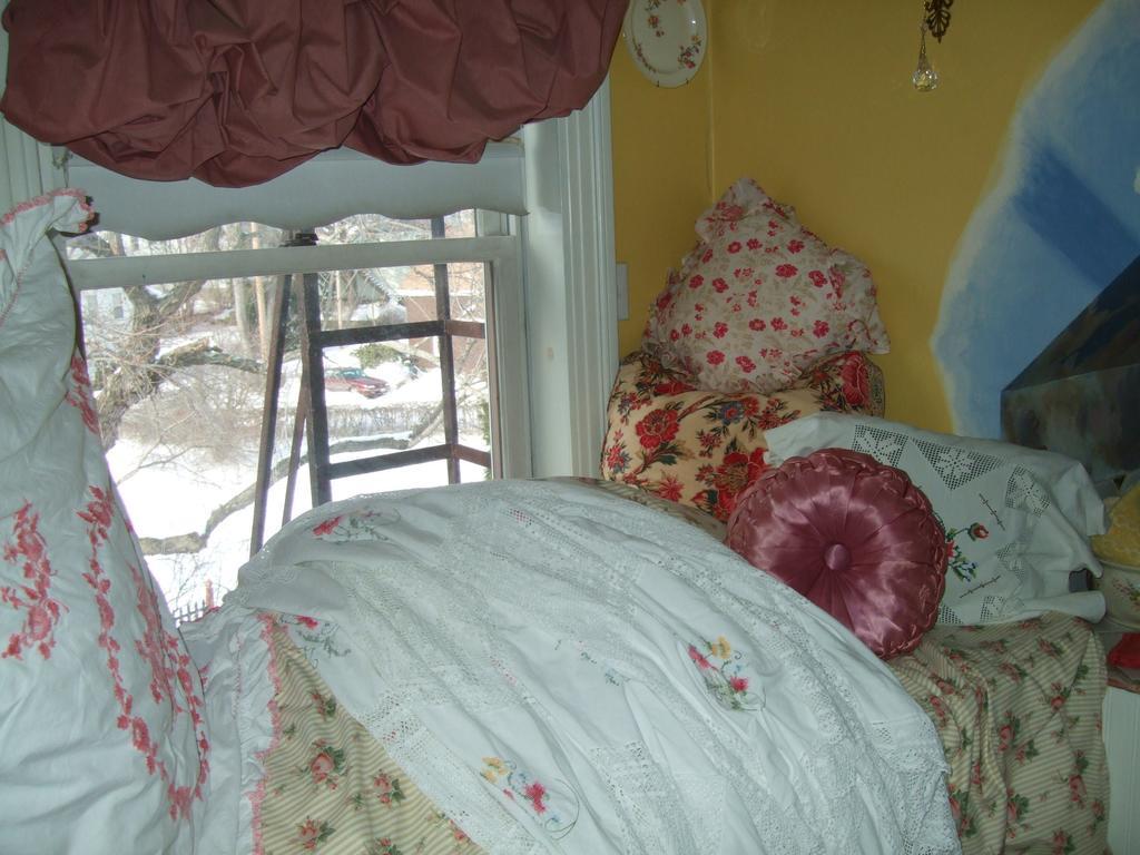 Enchanted Nights Bed & Bath Kittery Rom bilde