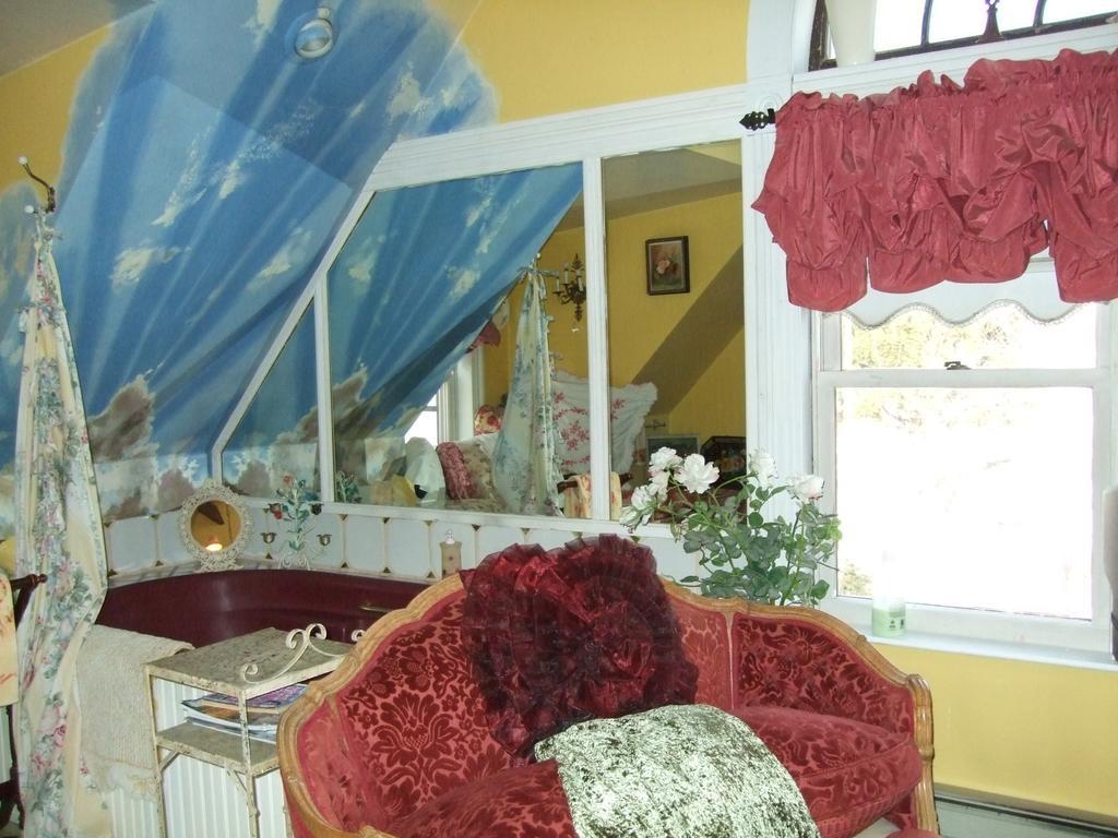 Enchanted Nights Bed & Bath Kittery Rom bilde