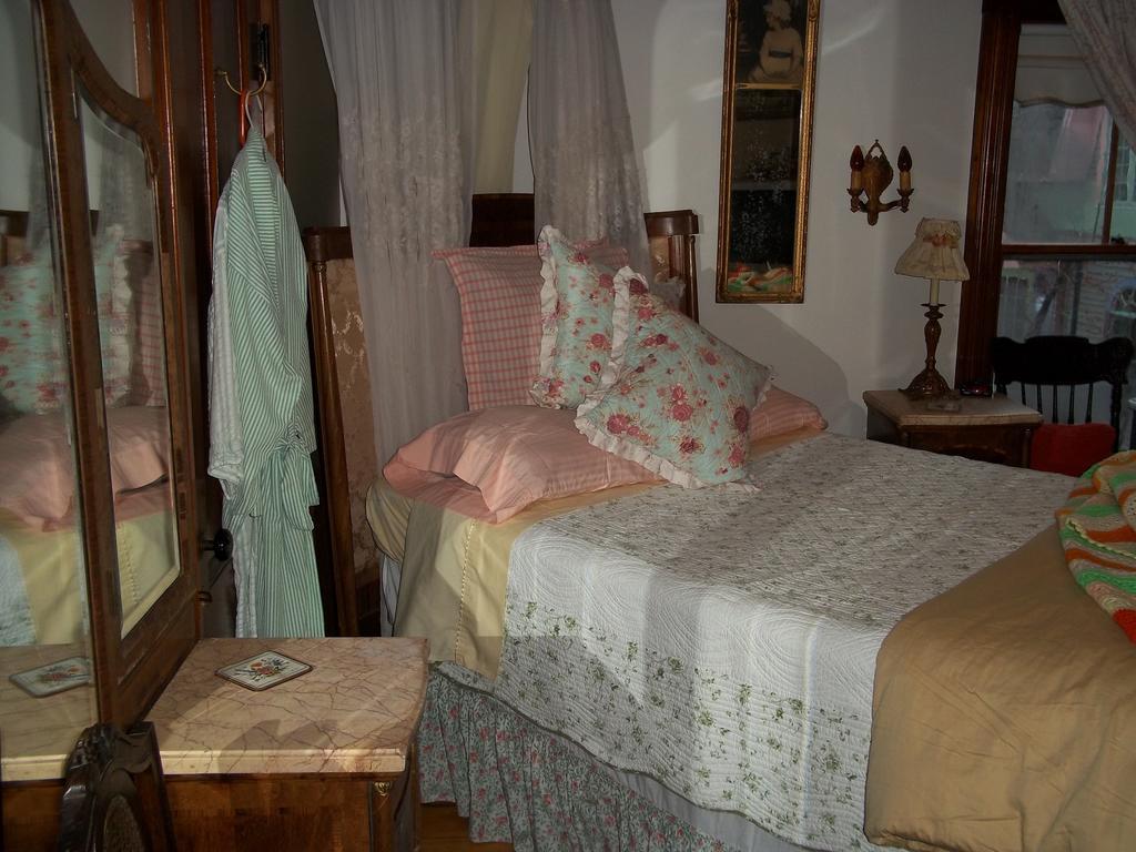 Enchanted Nights Bed & Bath Kittery Rom bilde